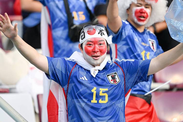 世界杯日本球迷为何总在赛后捡垃圾?